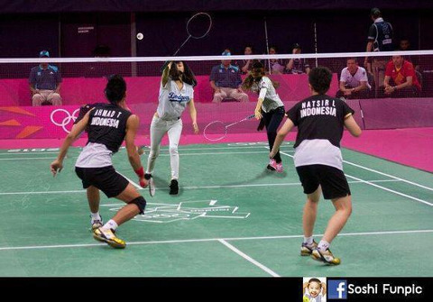 soshieeee:JeTi @ badminton game