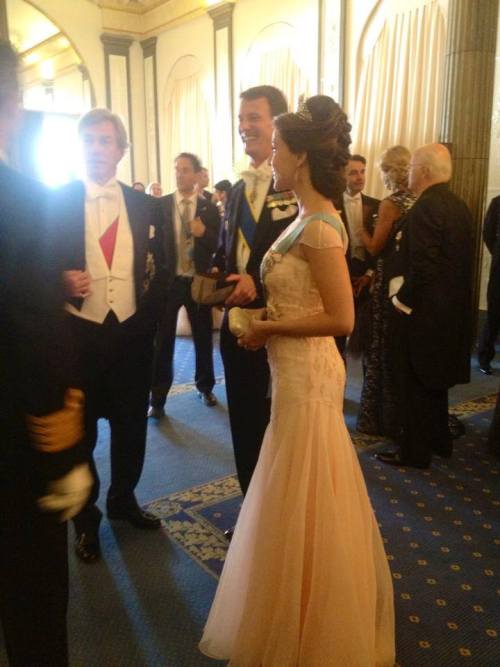 willsandkateofcambridge: Książę Frederik, Crown Princess Mary, Książę Joachim i księżniczka Marie w hotelu przed ceremonią ślubu księżniczki Madeleine Szwecji oraz Pan Chris O'Neill 
