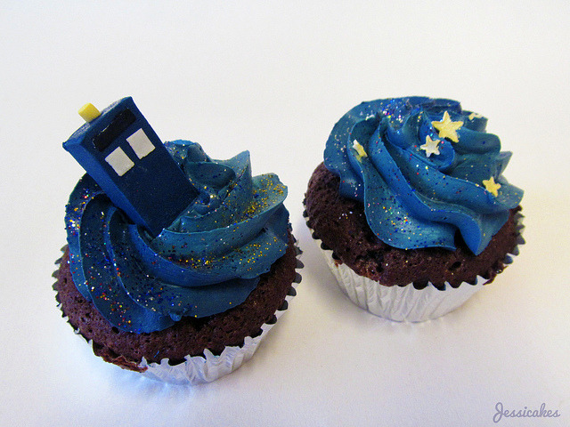 cupcakegod:

TARDIS cupcakes by Jess Nixon on Flickr.

Tardis cupcakes!