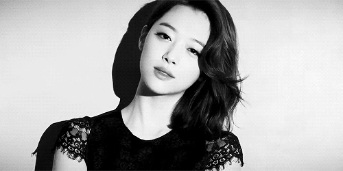 Sometimes I forget how beautiful Sulli is