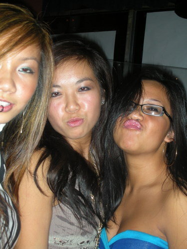 it&#8217;s the final day of pics from our facebook fan page, so we&#8217;re starting out with one we&#8217;re calling &#8220;the evolution of duckface.&#8221; left to right&#8230; normal girl smile, pouting-almost-duckface-kissyface-smile, and then BAM! FULL ON FUCKING DUCKFACE.