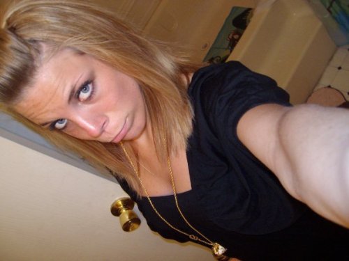 we like how the myspace angle and duckface make the bags under her eyes just that much more noticeable.