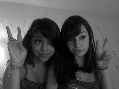 people, this is nightmare material. twin duckfaces with the stupid peace sign hand thingy just for added ugh.