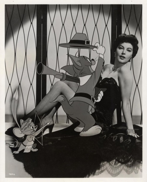 extranuance:<br /><br />vintagegal:<br /><br />Ava Gardner with Tom and Jerry 1950’s<br /><br />