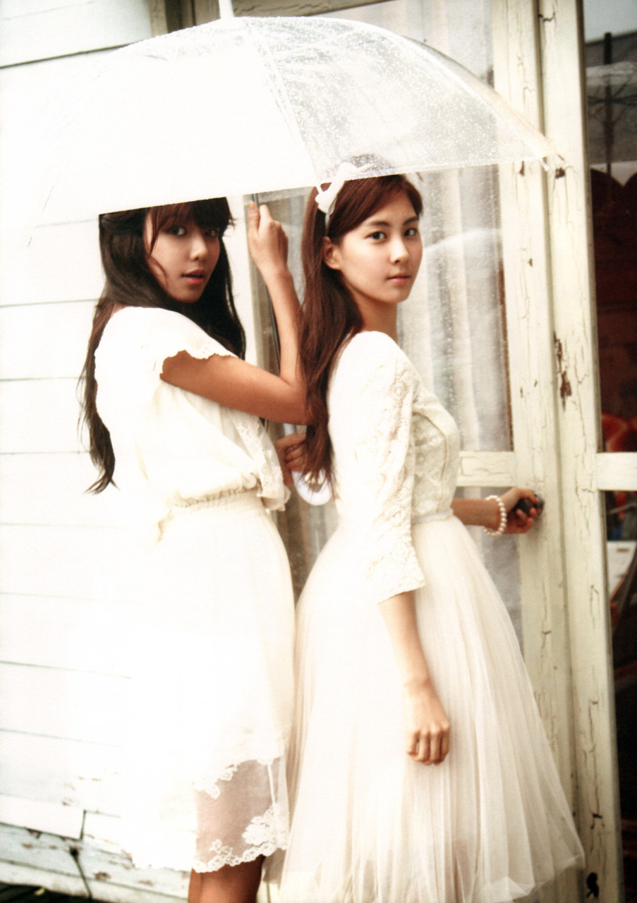 SNSD / Sooyoung & Seohyun (1371 x 1944)