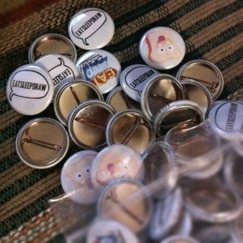 EatSleepDraw mini buttons - find me at the Tumblr reads meet up tonight and you will be handsomely rewarded. - Lee