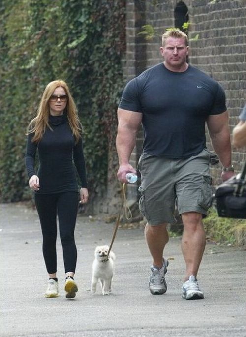 xoxoillest: monanaax3: e-n-j: fourinchclitoris: dickeeonnn: ITS THE FUCKING INCREDIBLES Look at that guy oh my god lol @ that little ass dog lmao “its the fucking incredibles!” lmfao Mr. Incredible 