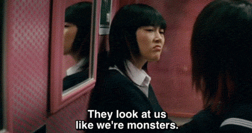 Eles olham para nós como se fossemos monstros.