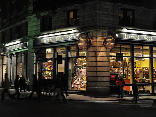 Harvard Book Store in Cambridge&#8217;s Harvard Square (via la-bibliotheque; photo by AntyDiluvian) 