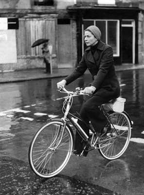ridesabike:</p><br /><br /><br /><br /><br />
<p>Ingrid Bergman rides a bike.<br /><br /><br /><br /><br /><br />
