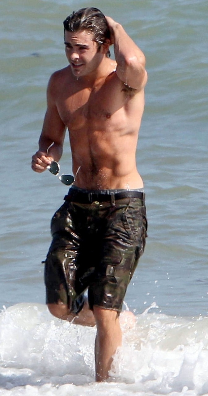 Hollywood Hunks: Zac Efron Shirtless Fixing His Hair At The Beach