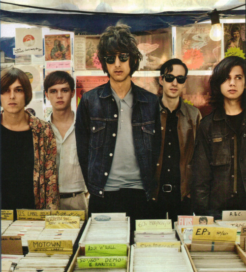 analogueclock:

blood-pressures:

The Horrors in Q October 2011
Photo by Alex Lake


