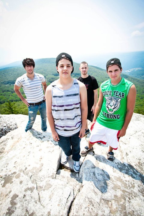Our new featured artist is My New York Summer(@mynewyorksummer)! Links:http://www.mynewyorksummer.comhttp://www.purevolume.com/mynewyorksummerhttp://www.twitter.com/mynewyorksummerhttp://www.youtube.com/nickcozinehttp://www.mynewyorksummer.bigcartel.com