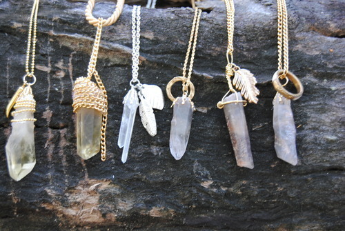 hum-an: ha-ze: themooonchild: want all! those would look good on my neck ;) omg if i could only just have one 