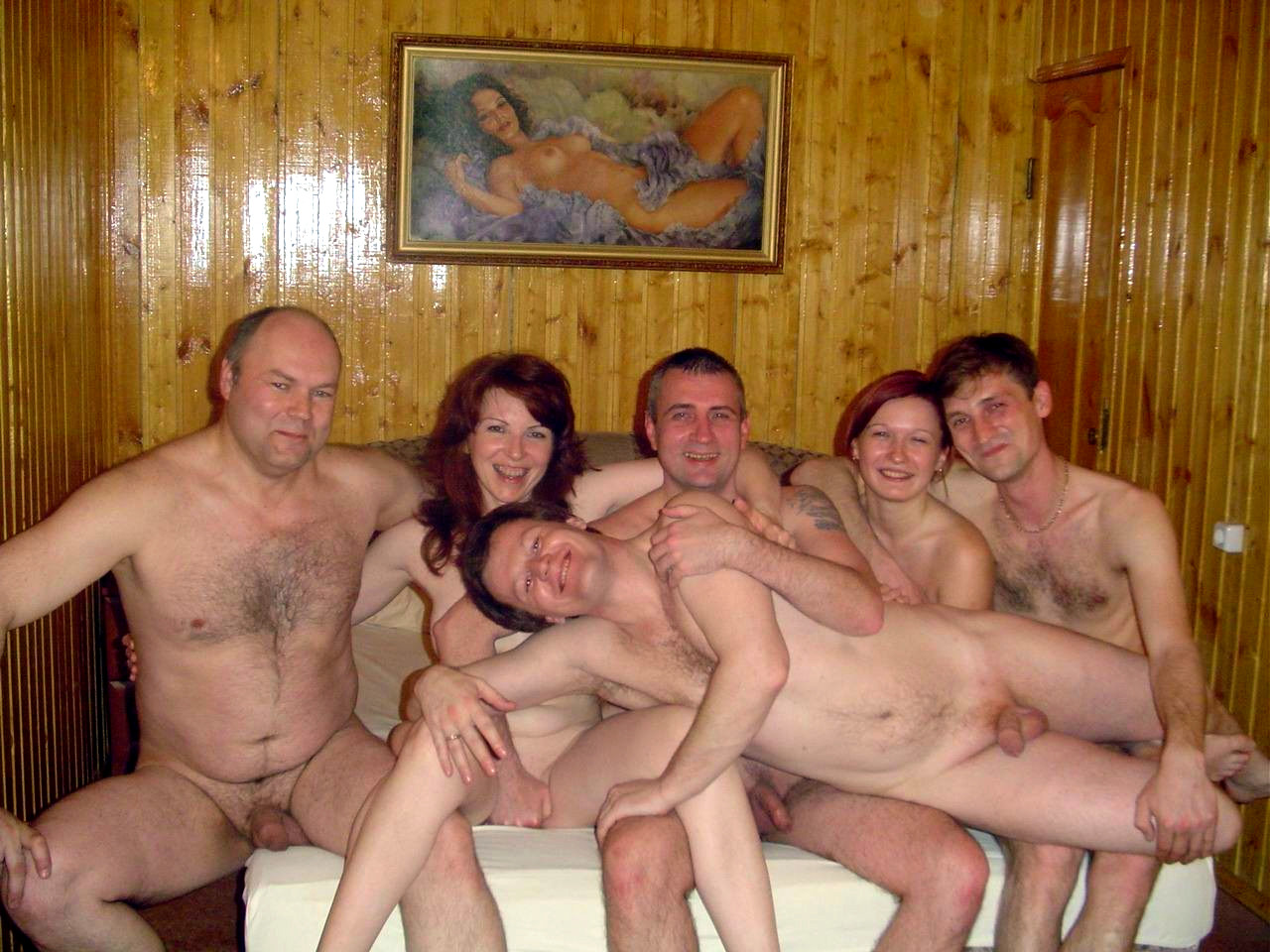 Семья в парилке порно фото