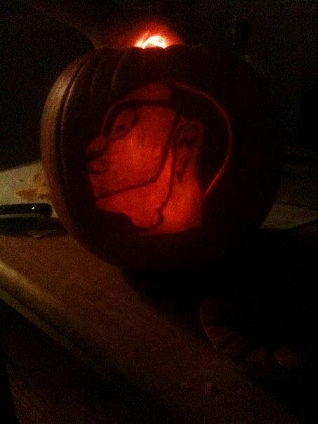 my friends carved the rarest pumpkin
Had to reblog. they captured the based god’s rare face so well
