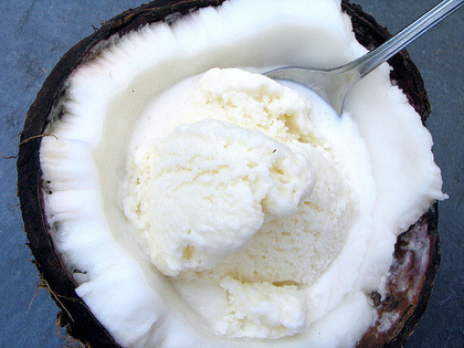 beach-glass: alaea: jhfaskdfakjds yum this made me go to my freezer and get out the coconut ice cream 