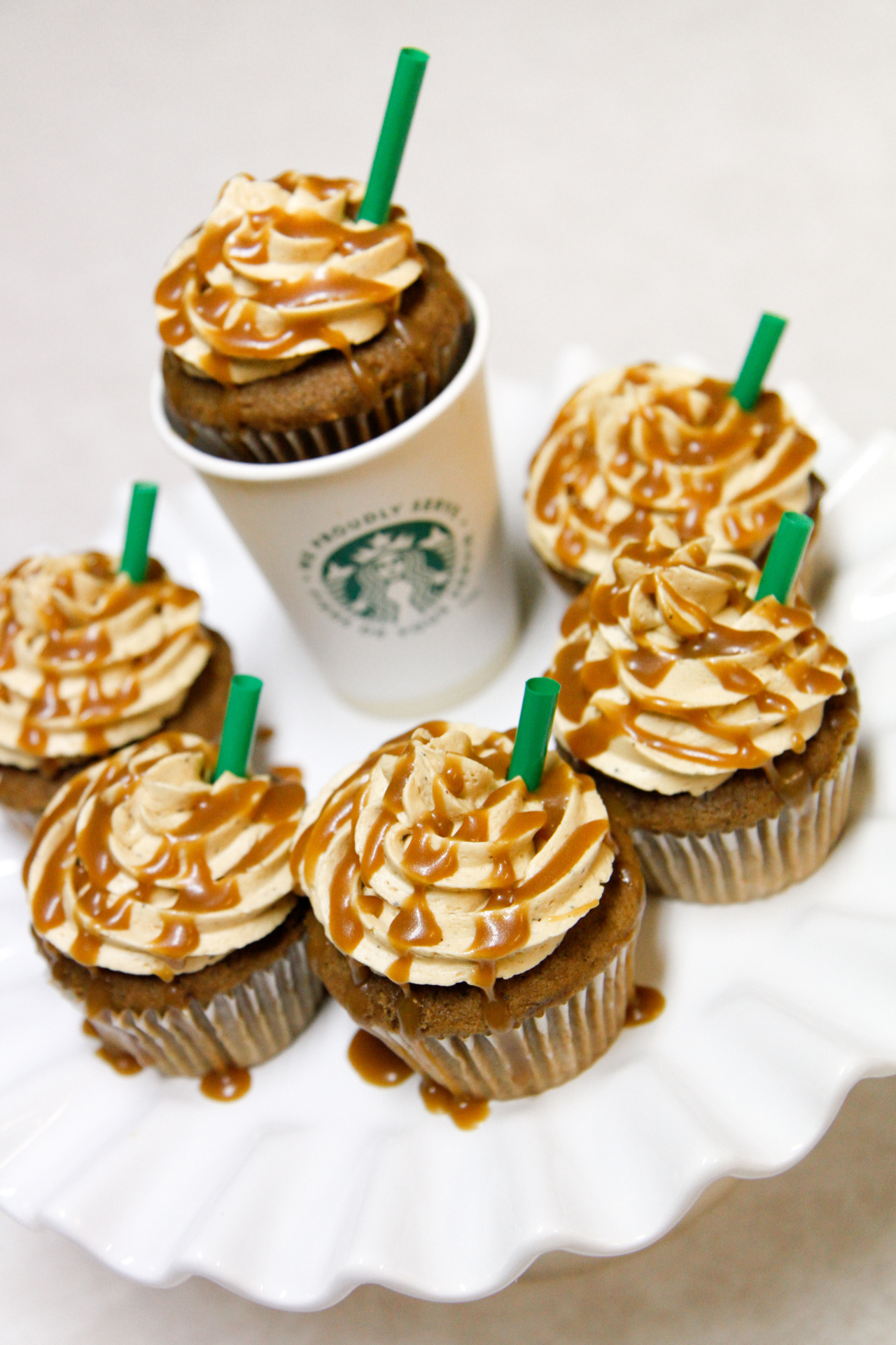 STARBUCKS CUPCAKES I can’t get over how cute...