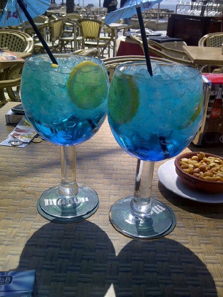 Those are mine and greatbritishhooker.tumblr.com cocktails from salou, they are called Blue Skys! where did all the notes come from?!: O 