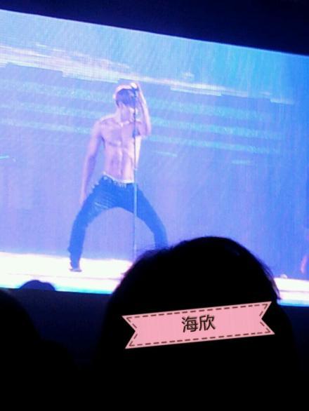 Can he please just take off his pants and  me now? I’m beginning to get impatient, Lee Hyukjae.