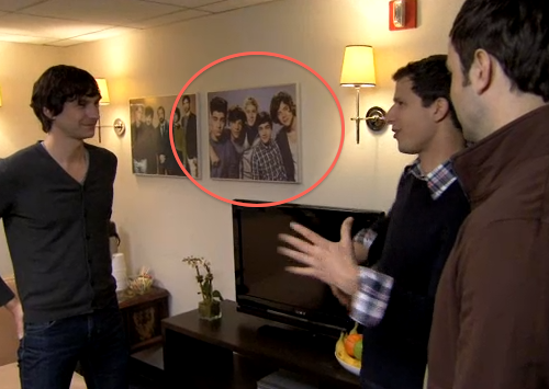 dedicateddirectionerr: caadylyn: SNL has a poster of 1D backstage I don’t blame them. 