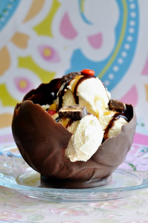 thesickestgourmand: Ice Cream in a Chocolate Bowl. 