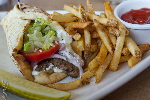 foodophiles: Gyro with French Fries 