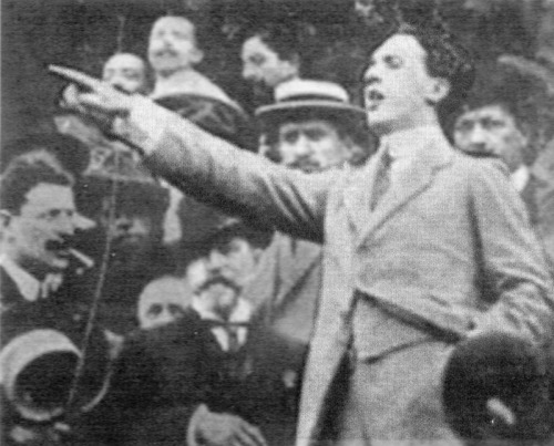 ladannunziana:</p> <p>Filippo Corridoni, comizio interventista a Milano, maggio 1915.<br /> 