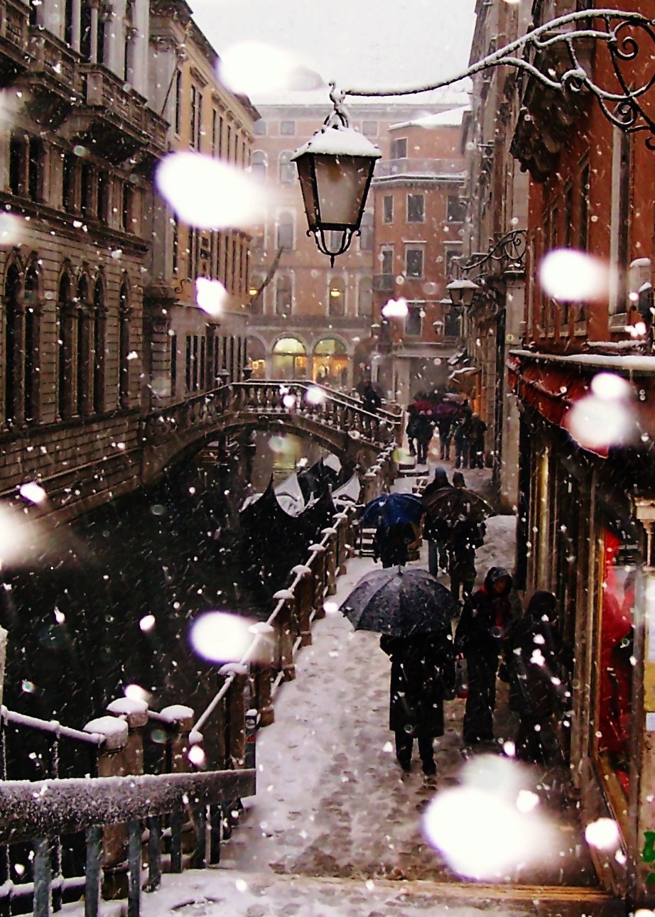 jannix1: This was taken during a 2005 visit to Venice. It hadn’t snowed there in 15 years. It was beautiful! 