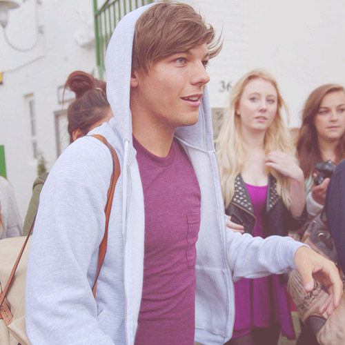  twenty-five/fifty pictures of louis tomlinson 