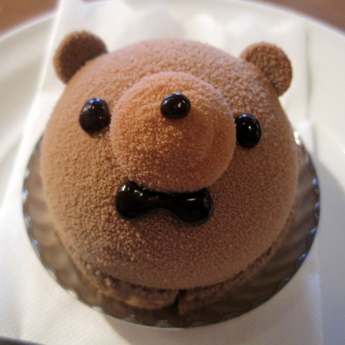 gastronomyfiles:

アミィショコラ　Chocolate cake (by TM454A)
