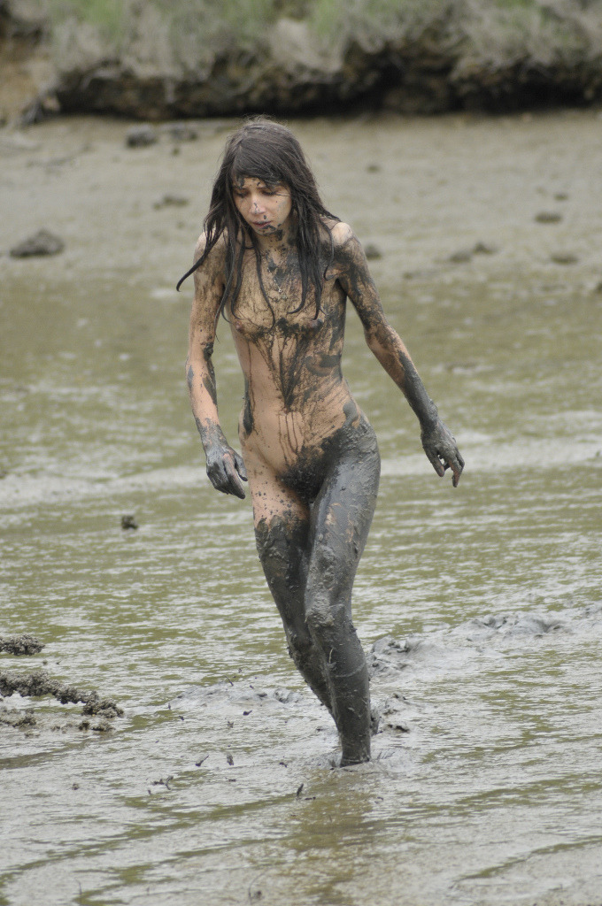 Nude Naked In Mud 38