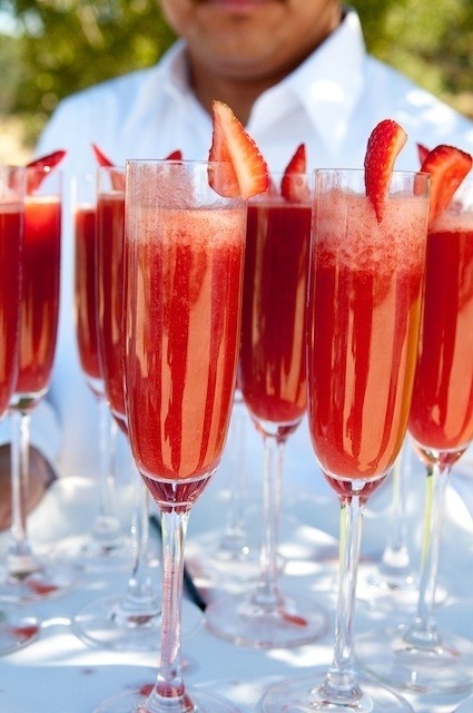 m-i-s-h: Strawberry champagne mimosas. Yummy! 