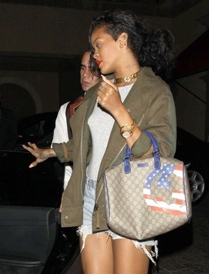 douxdesire:

Get Rihanna’s look

 Rihanna’s $595 Etoile Isabel Marant military jacket, white tee, cutoff shorts, her beloved Manolo…

View Post
shared via WordPress.com
