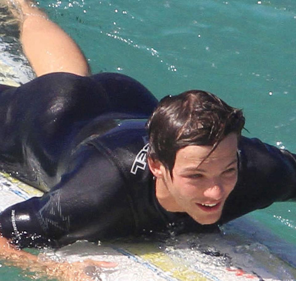 Shirtless Liam Payne & Louis Tomlinson Surf Down Under! - Oh No They Didn&#39;t! Page 4