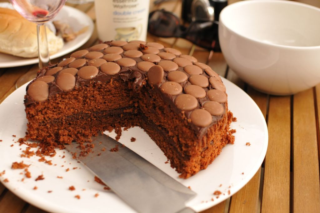 n4rwhals: cookieculler: Chocolate birthday cake (by Ed Gibbs) omfg that looks like heaven