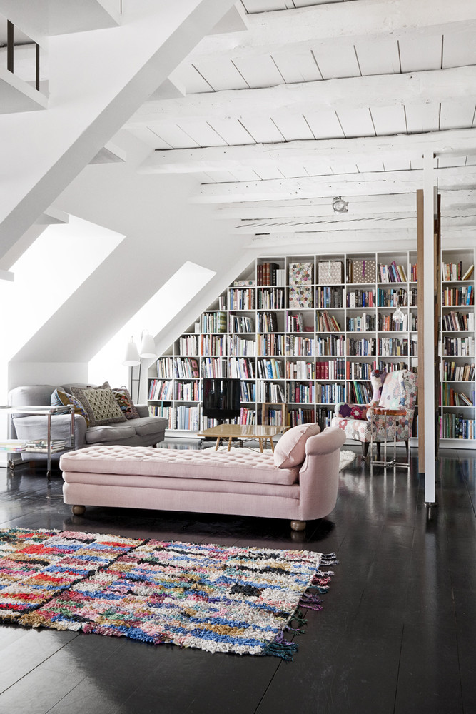 couturemango: Loft apartment Copenhagen. Beautiful Bookshelves. 