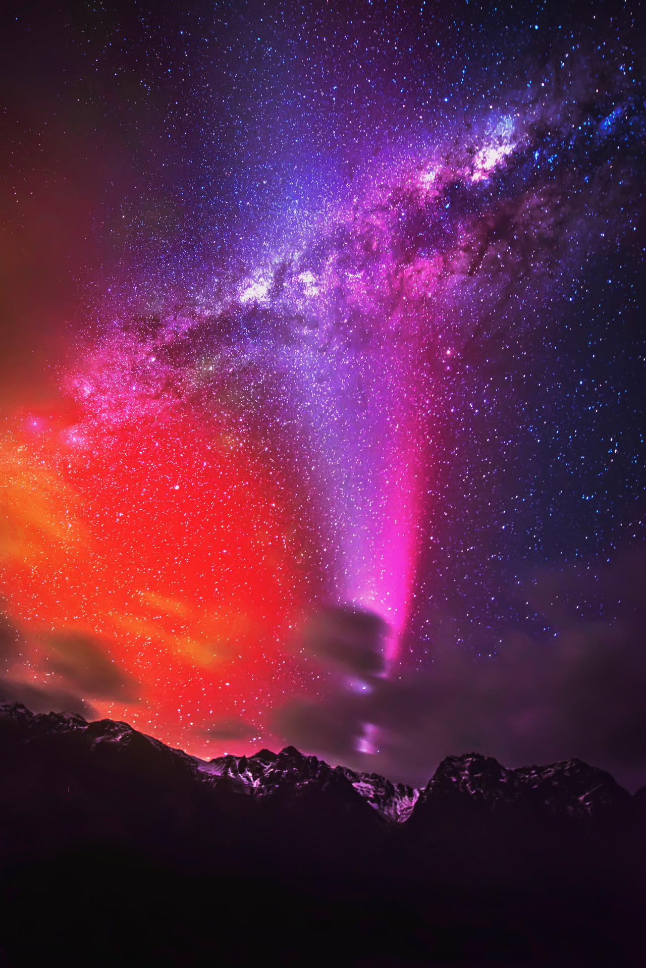 newclearfusion: The Comet in Queenstown by Stuck in Customs on Flickr. Edited by Me 