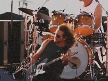 Pics Where Eddie Looks Hot - Part 2 - Page 590 — Pearl Jam Community
