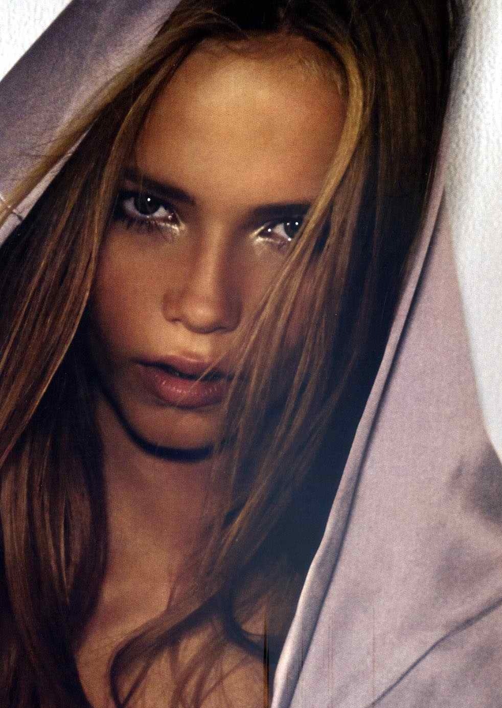 supermodelgif: Natasha Poly for Vogue Australia October 2004 
