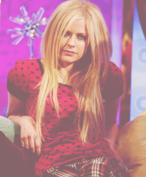  5/50 photos of Avril Lavigne 