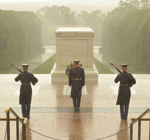 lancesky: staypozitive: Soldiers of the 3rd Inf Reg. continue to stand guard at the Tomb of the Unknown Soldier, despite adverse weather conditions caused by Hurricane Sandy. The tomb has been guarded continuously since 1937. This brought tears to my eyes. This is what it means to be American. 