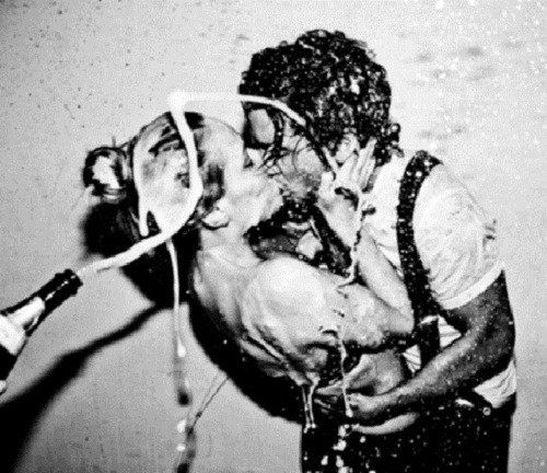 tierdropp: youthsfountain: intothegloss: Kate Moss and Johnny Depp, covered in champagne. forever reblog (also no idea it was them haha) Whaaaat me either. I love this picture 