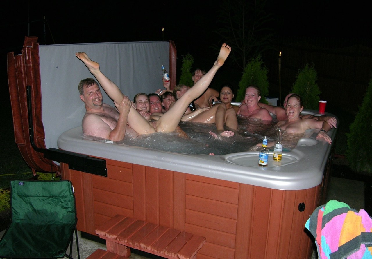 party Hot naked tub