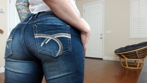 Butt In Tight Jeans 39