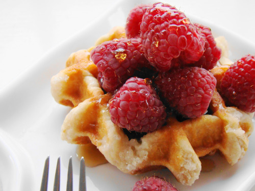 ilufood: Raspberries on Belgian Waffle 
